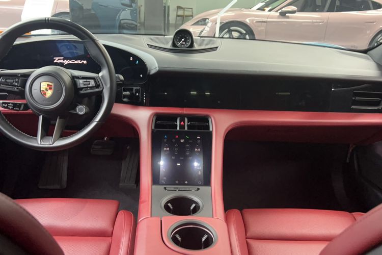 Used Porsche Taycan 2022-Year Updated Taycan Interior 3