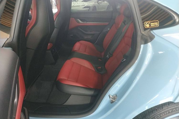 Used Porsche Taycan 2022-Year Updated Taycan Interior 4