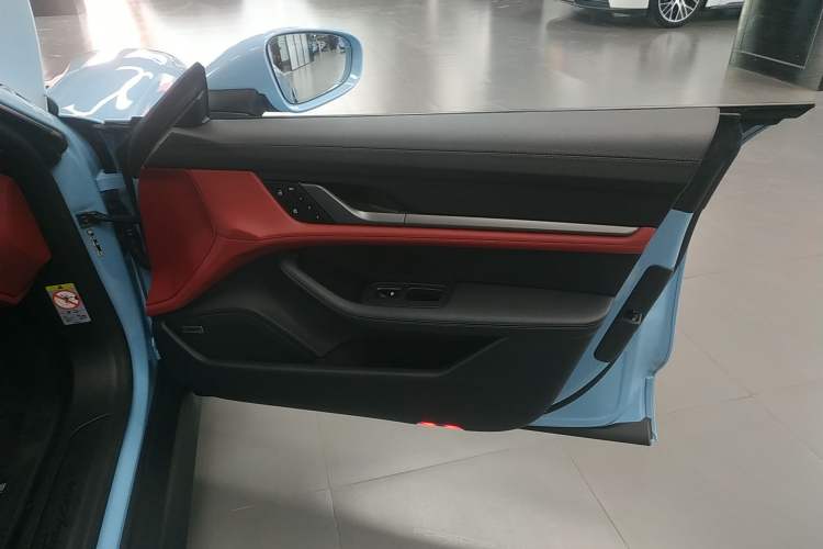 Used Porsche Taycan 2022-Year Updated Taycan Interior 5