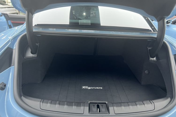 Used Porsche Taycan 2022-Year Updated Taycan Interior 5