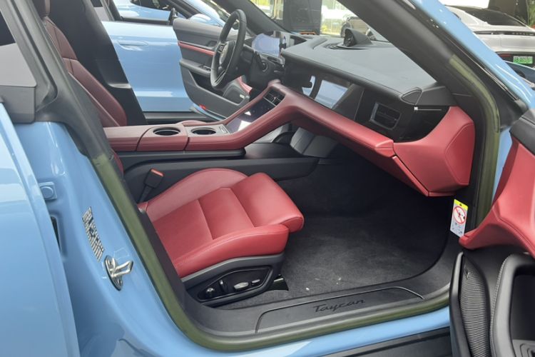 Used Porsche Taycan 2022-Year Updated Taycan Interior 7