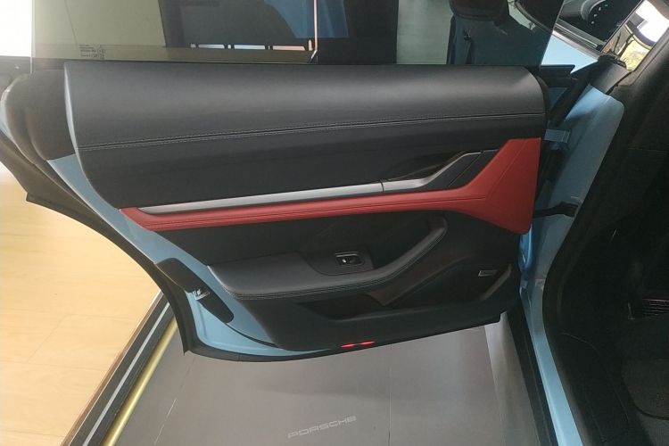 Used Porsche Taycan 2022-Year Updated Taycan Interior 8