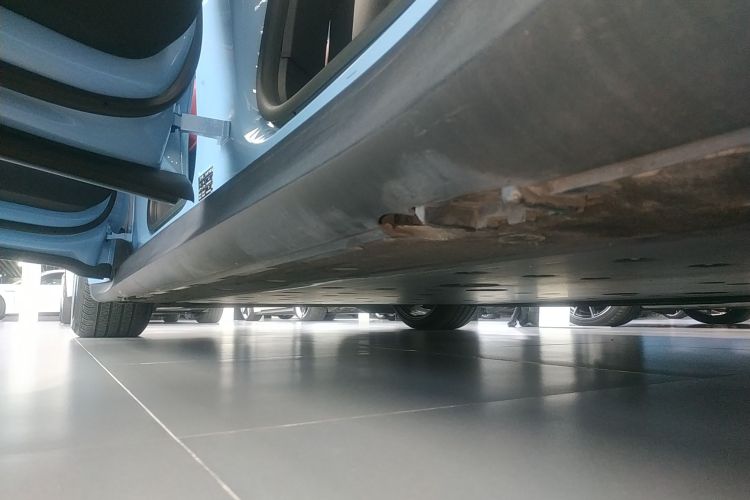 Used Porsche Taycan 2022-Year Updated Taycan Left Side Sill