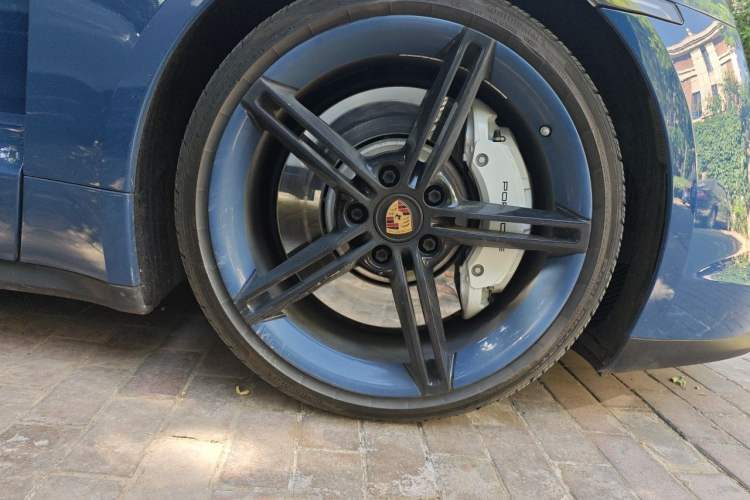 Used Porsche Taycan 2022 Taycan Right Front Wheel Hub