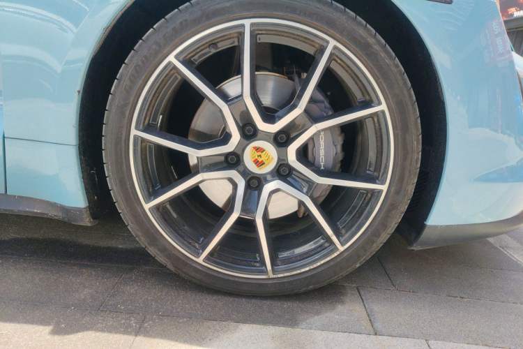 Used Porsche Taycan 2022-Year Updated Taycan Right Front Wheel Hub