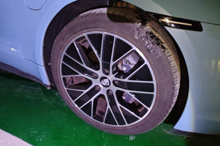 Used Porsche Taycan 2022-Year Updated Taycan Right Front Wheel Hub