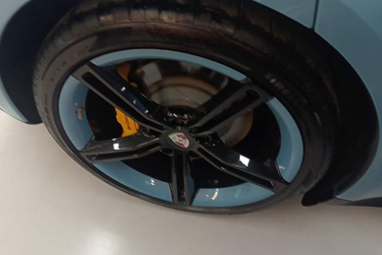 Used Porsche Taycan 2022-Year Updated Taycan Right Rear Wheel Hub