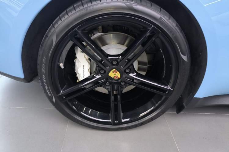 Used Porsche Taycan 2022-Year Updated Taycan Right Rear Wheel Hub