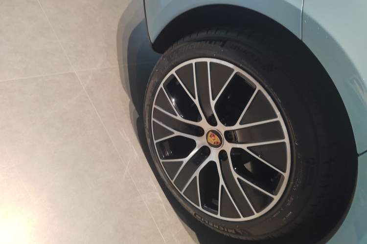 Used Porsche Taycan 2022 Taycan Right Rear Wheel Hub