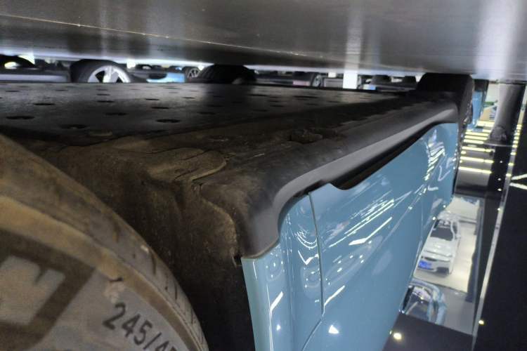 Used Porsche Taycan 2022-Year Updated Taycan Right Side Sill