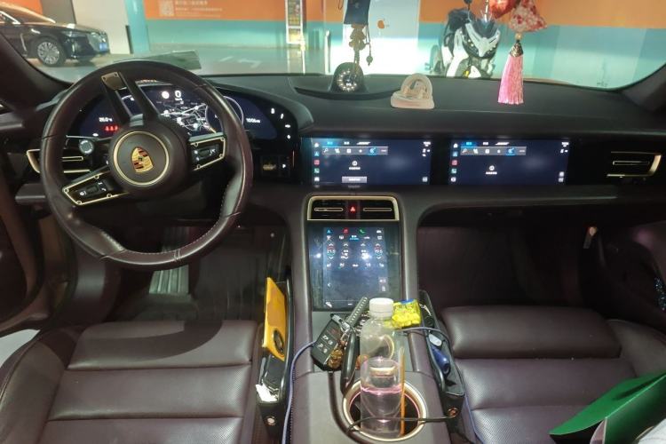 Used Porsche Taycan 2022-Year Updated Taycan Center Console