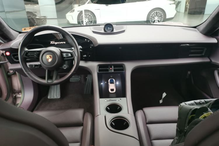 Used Porsche Taycan 2022-Year Updated Taycan Center Console
