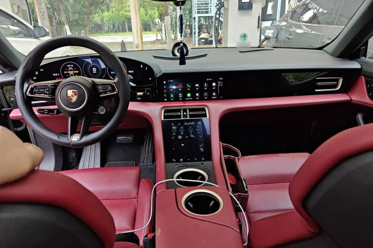 Used Porsche Taycan 2022-Year Updated Taycan Center Console
