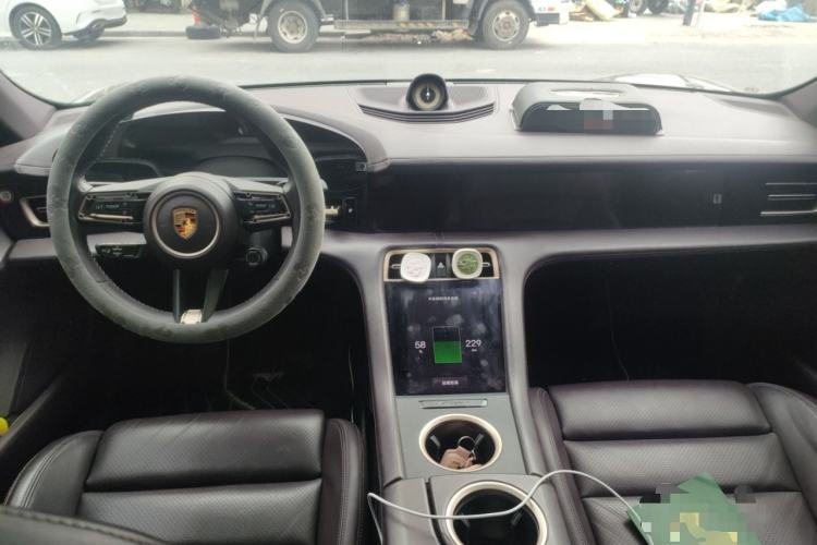 Used Porsche Taycan 2022-Year Updated Taycan Center Console