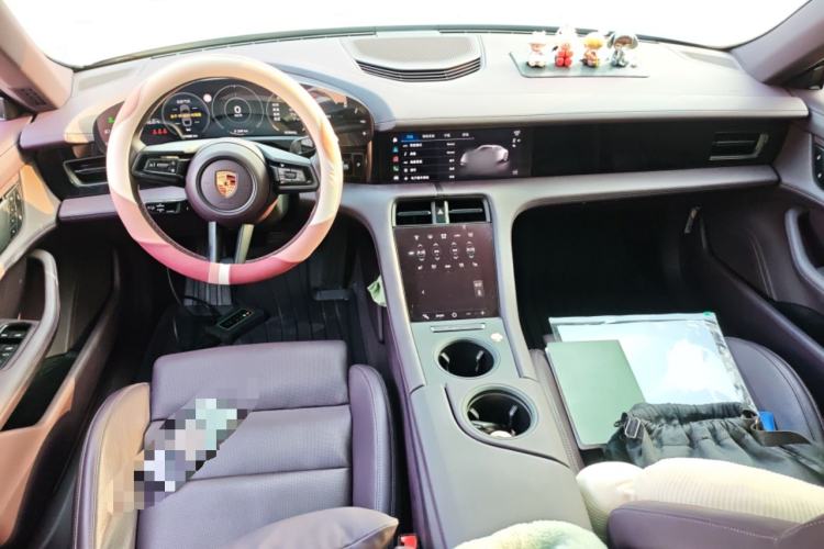 Used Porsche Taycan 2022-Year Updated Taycan Center Console