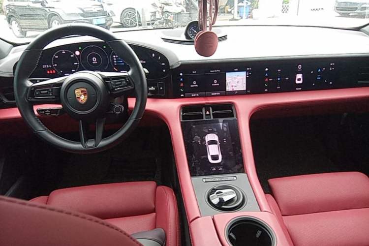 Used Porsche Taycan 2022-Year Updated Taycan Center Console