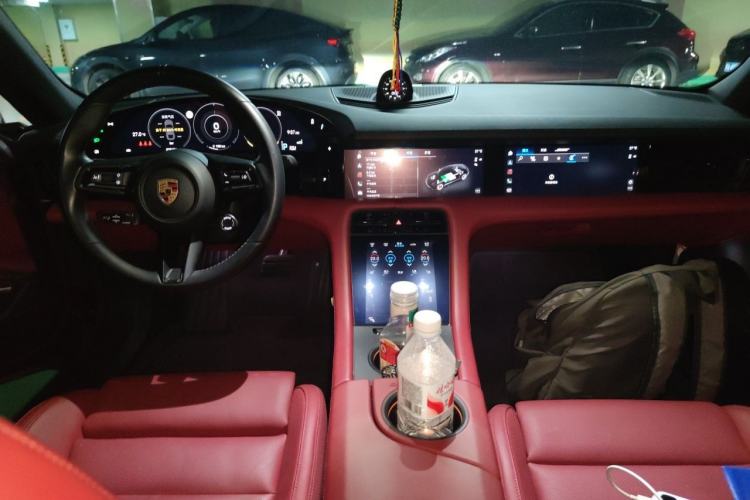 Used Porsche Taycan 2022-Year Updated Taycan Center Console