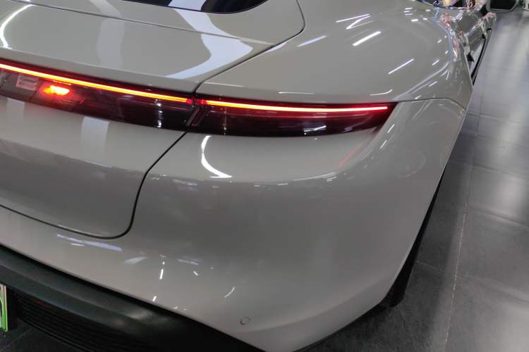 Used Porsche Taycan 2022-Year Updated Taycan Exterior 6