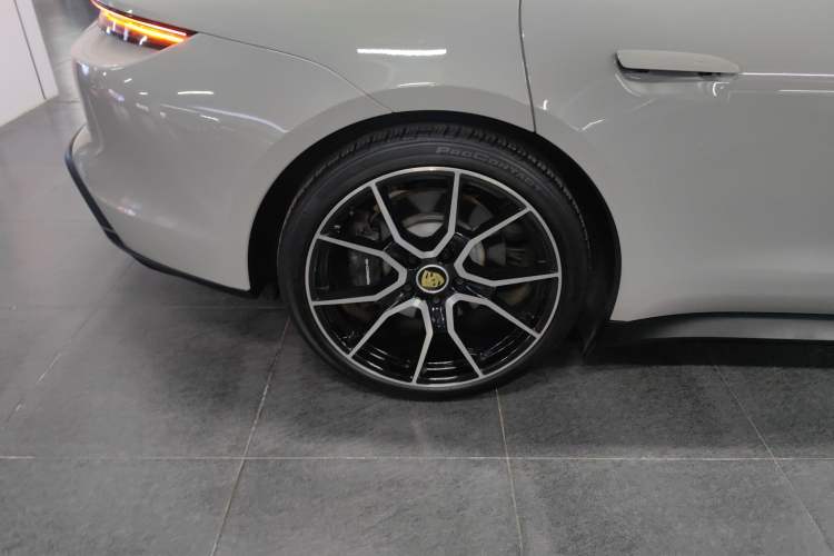 Used Porsche Taycan 2022-Year Updated Taycan Exterior 8