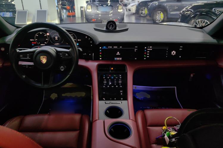 Used Porsche Taycan 2022-Year Updated Taycan Interior 2