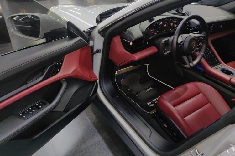 Used Porsche Taycan 2022-Year Updated Taycan Interior 3