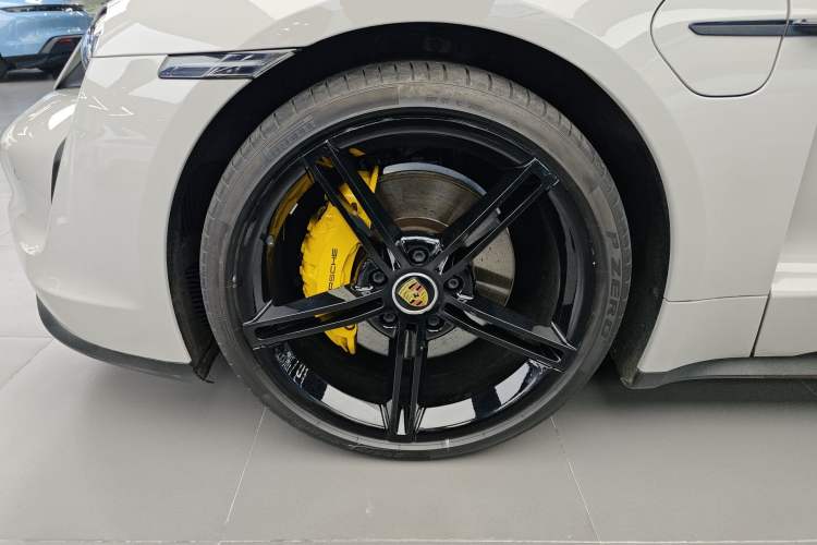 Used Porsche Taycan 2022 Taycan Left Front Wheel Hub