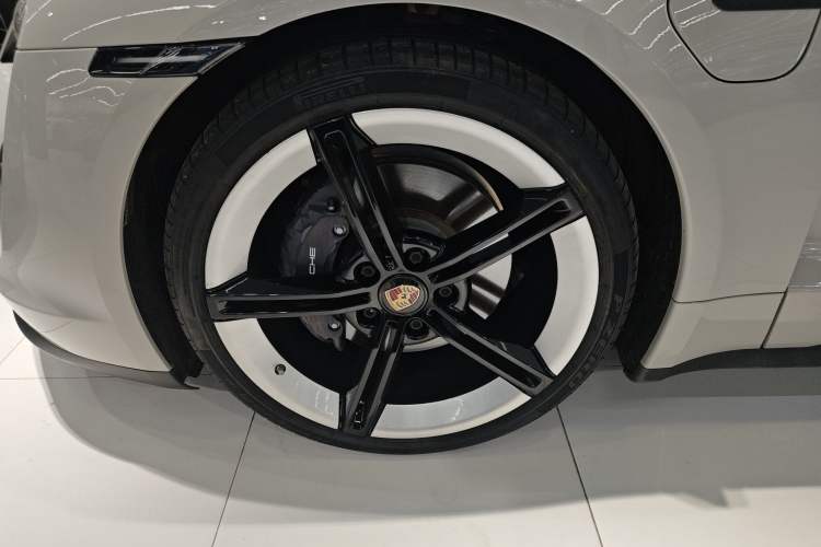 Used Porsche Taycan 2022 Taycan Left Front Wheel Hub