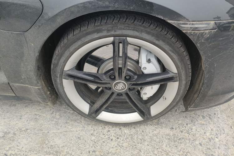 Used Porsche Taycan 2022-Year Updated Taycan Right Front Wheel Hub