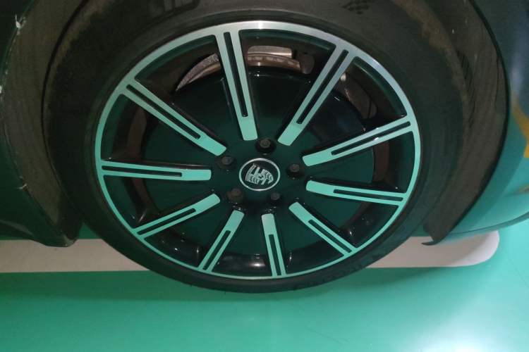 Used Porsche Taycan 2022-Year Updated Taycan Right Front Wheel Hub