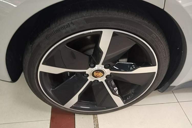 Used Porsche Taycan 2022-Year Updated Taycan Right Rear Wheel Hub
