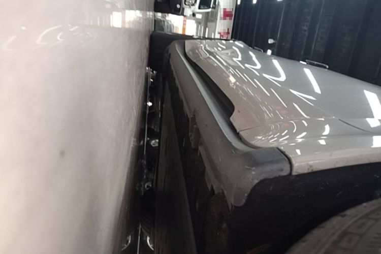 Used Porsche Taycan 2022-Year Updated Taycan Right Side Sill