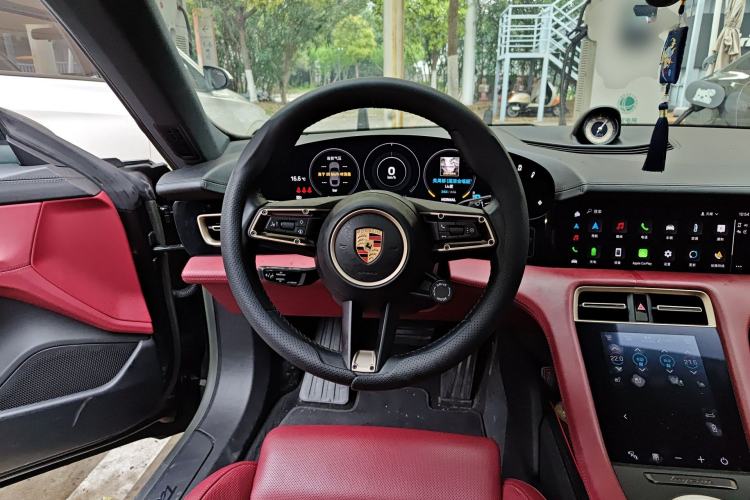 Used Porsche Taycan 2022-Year Updated Taycan Steering Wheel