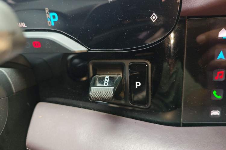 Used Porsche Taycan 2022-Year Updated Taycan Gear Lever