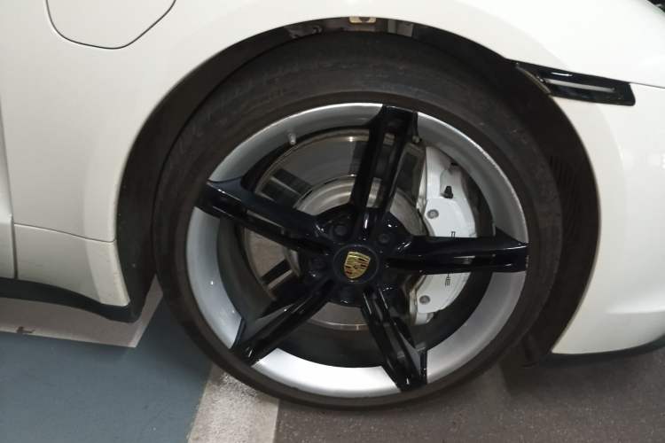 Used Porsche Taycan 2022 Taycan Right Front Wheel Hub