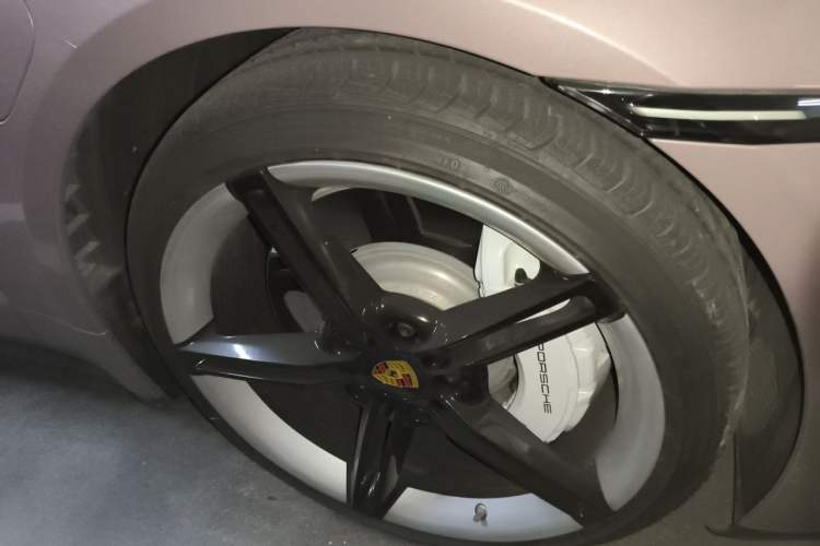 Used Porsche Taycan 2022 Taycan Right Front Wheel Hub