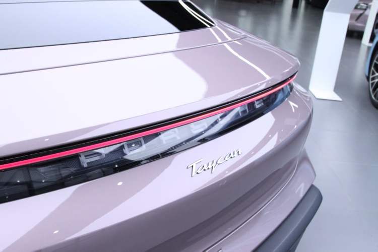 Used Porsche Taycan 2022-Year Updated Taycan Exterior 6