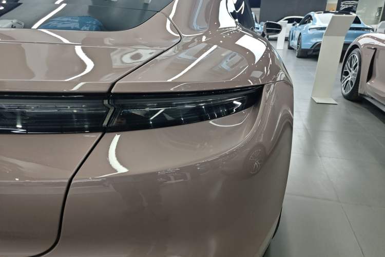 Used Porsche Taycan 2022-Year Updated Taycan Exterior 6