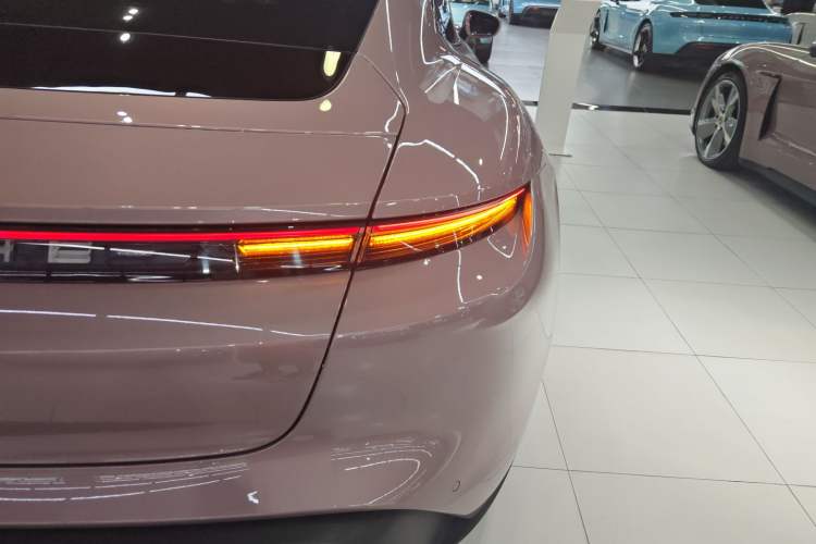 Used Porsche Taycan 2022-Year Updated Taycan Exterior 6