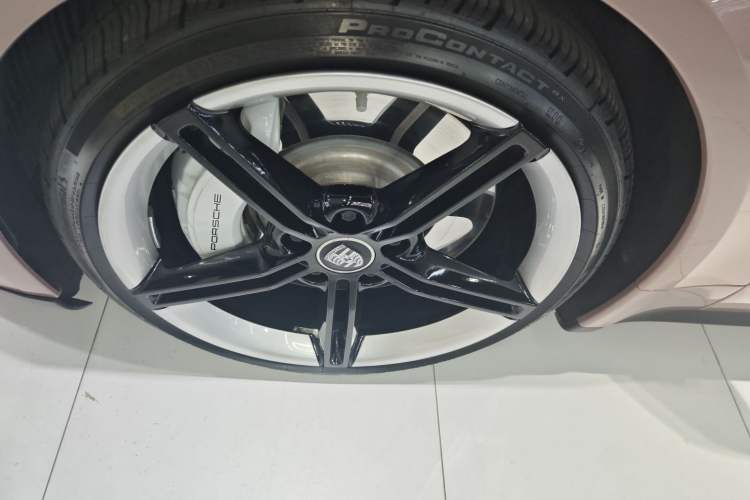 Used Porsche Taycan 2022-Year Updated Taycan Exterior 7