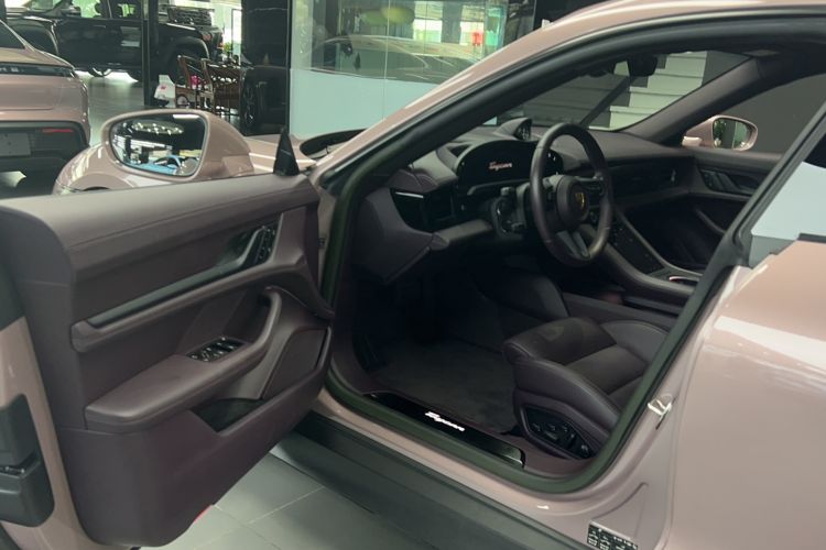 Used Porsche Taycan 2022-Year Updated Taycan Interior 2