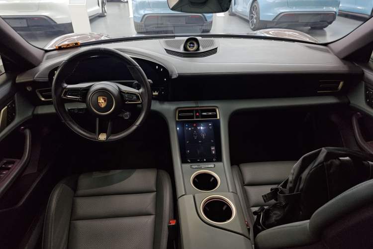 Used Porsche Taycan 2022-Year Updated Taycan Interior 2