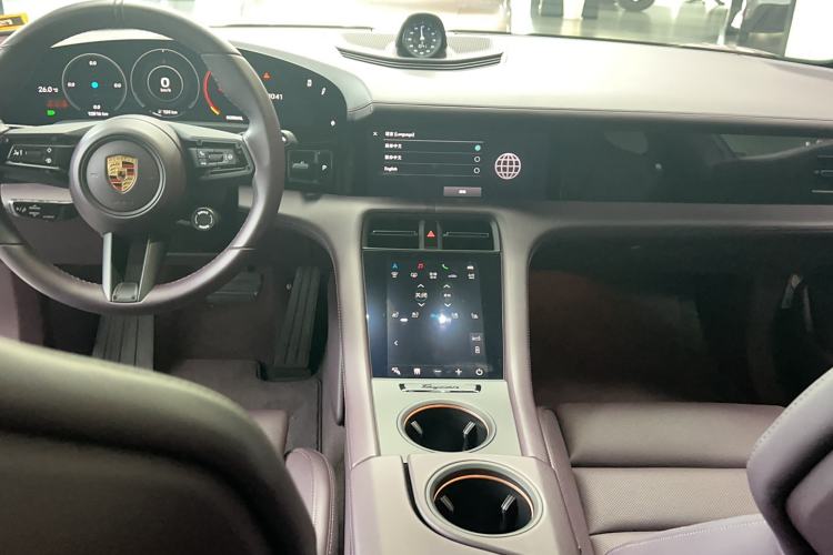 Used Porsche Taycan 2022-Year Updated Taycan Interior 3