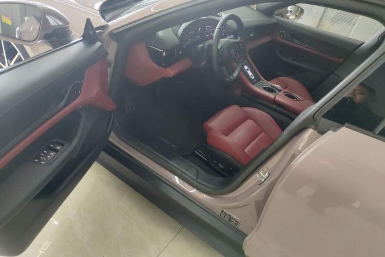 Used Porsche Taycan 2022-Year Updated Taycan Interior 3