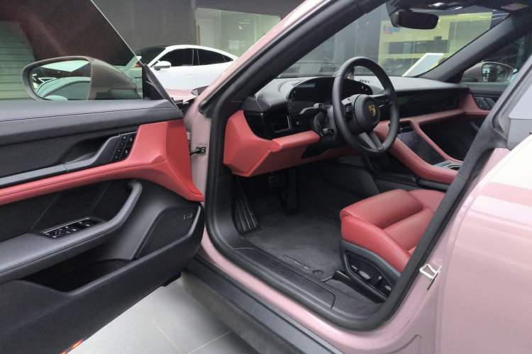 Used Porsche Taycan 2022-Year Updated Taycan Interior 3
