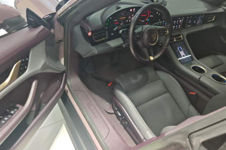 Used Porsche Taycan 2022-Year Updated Taycan Interior 3