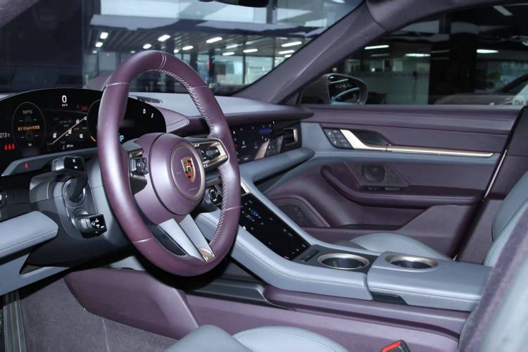 Used Porsche Taycan 2022-Year Updated Taycan Interior 6