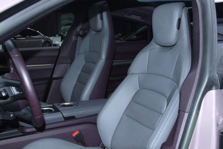 Used Porsche Taycan 2022-Year Updated Taycan Interior 7