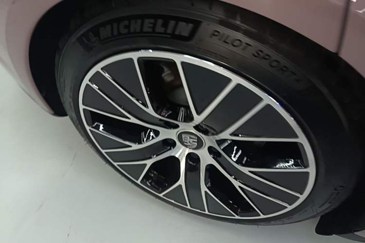 Used Porsche Taycan 2022 Taycan Right Rear Wheel Hub