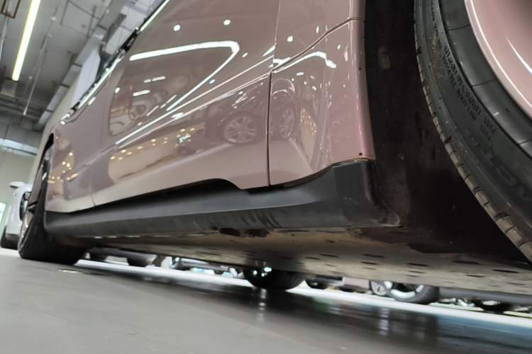 Used Porsche Taycan 2022-Year Updated Taycan Right Side Sill