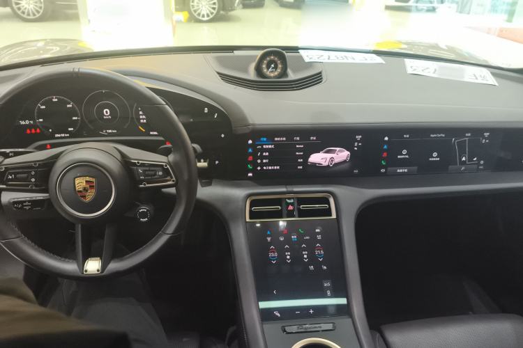 Used Porsche Taycan 2022-Year Updated Taycan Center Console